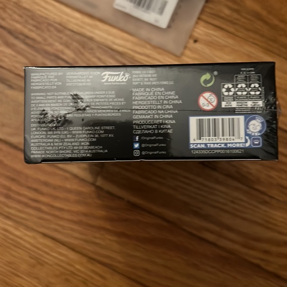 DC Comice Bombshells Poison Ivy Limited Edition Chase Funko Pop Pin - Picture 6 of 8